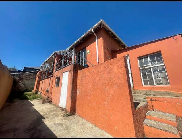 4 BEDROOM HOUSE FOR SALE IN BRIXTON